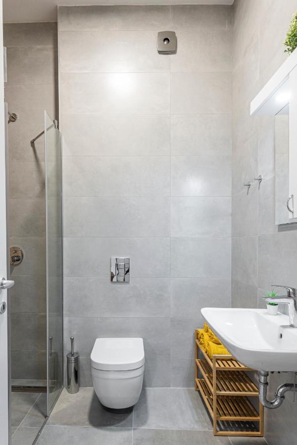 נובי סאד Vertigo Modern Studio-Free Private Parking-Fast Wi-Fi מראה חיצוני תמונה
